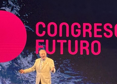 John Selker stands onstage to present his talk at the 2025 Congreso Futuro in Chile.